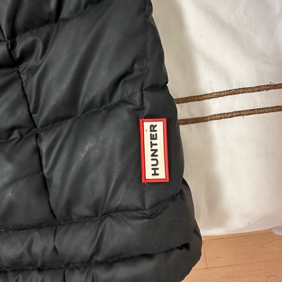 Waterproof jacket. Down filled light. Hunter brand size M - Picture 2 of 5